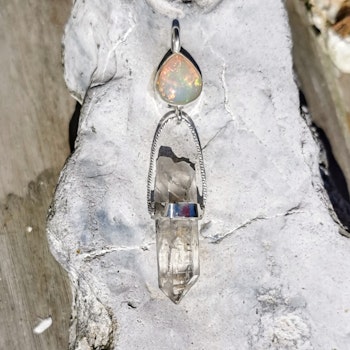 Opal med svensk bergkristall