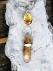 Citrine with light exciting lodolite