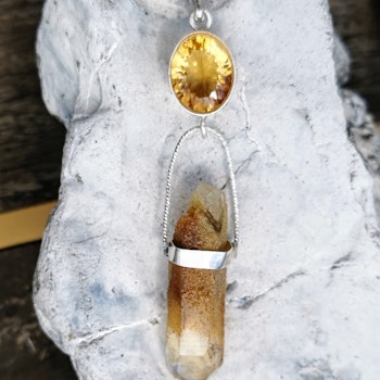 Citrine with light exciting lodolite