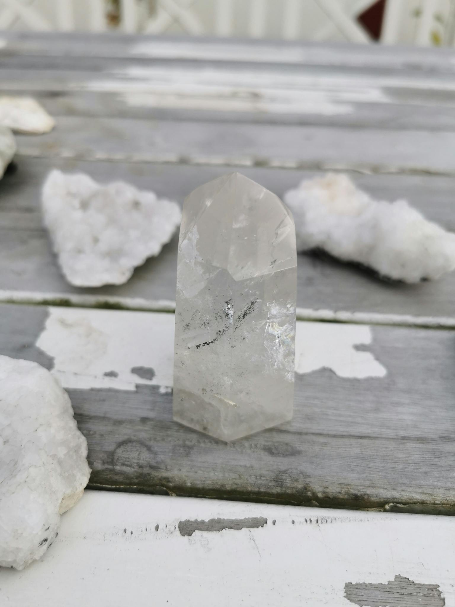 Ljuvlig bergkristall med inklusioner, H980