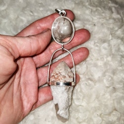 Cabuchon slipad bergkristall med spatem cathedral rose quartz
