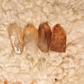 Rosa Lemurien kristall, medium