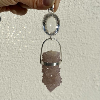 Facettslipad Bergkristall med fairy quartz