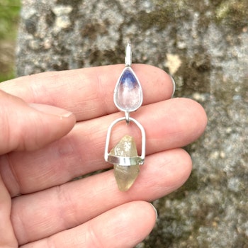 Dumortierite in Quartz with Raw bright Sapphire