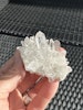 Litet eteriskt bergkristall kluster