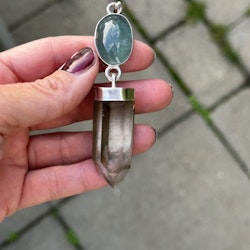 Aquamarine with Lodolite with phantoms