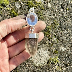 Faceted quartz crystal with lodolite full of phantoms
