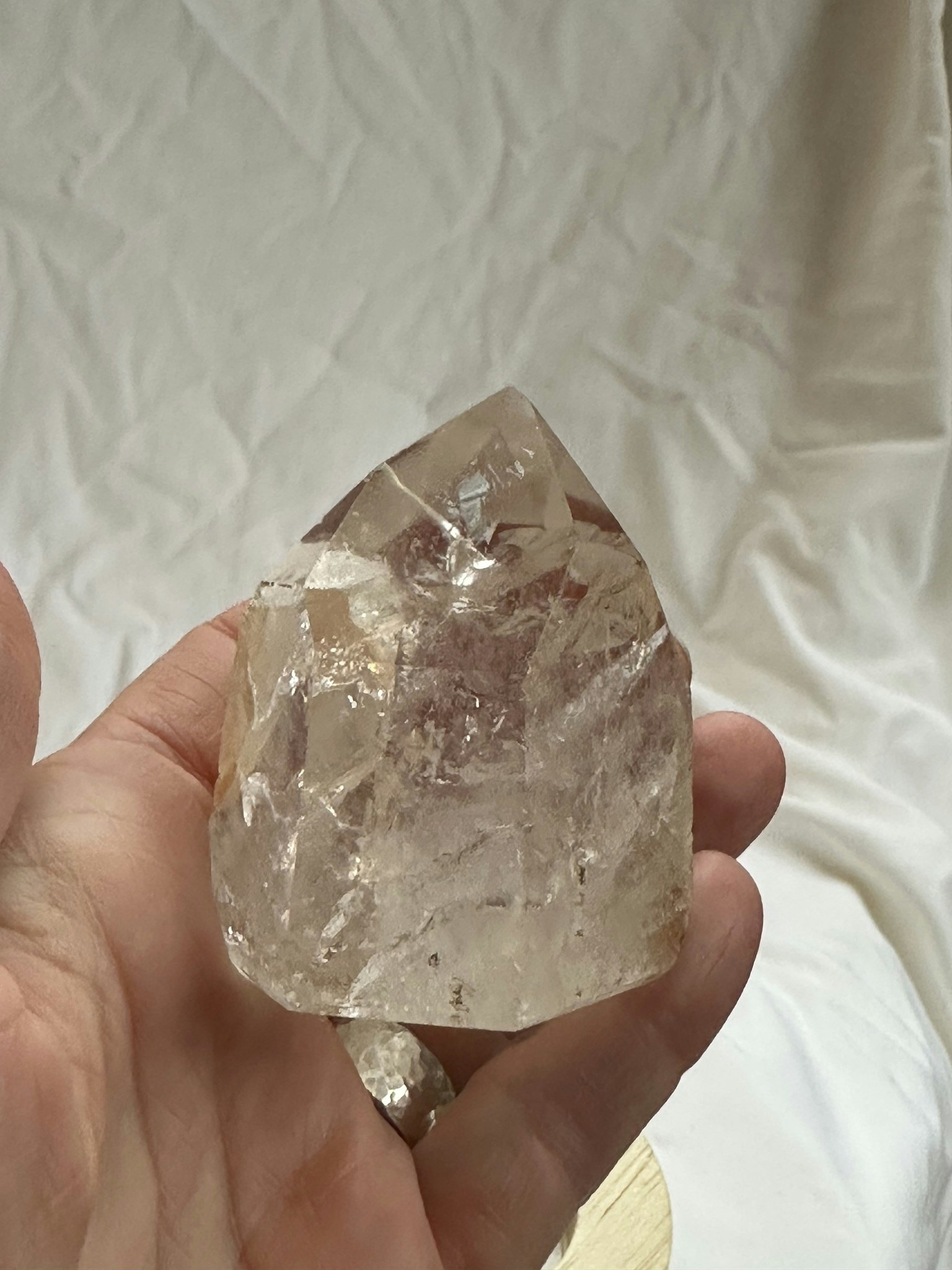 Spännande bergkristall spets med intressanta inklusioner