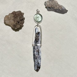 Aquamarine with exciting inclusions with blue kyanite