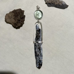 Aquamarine with exciting inclusions with blue kyanite