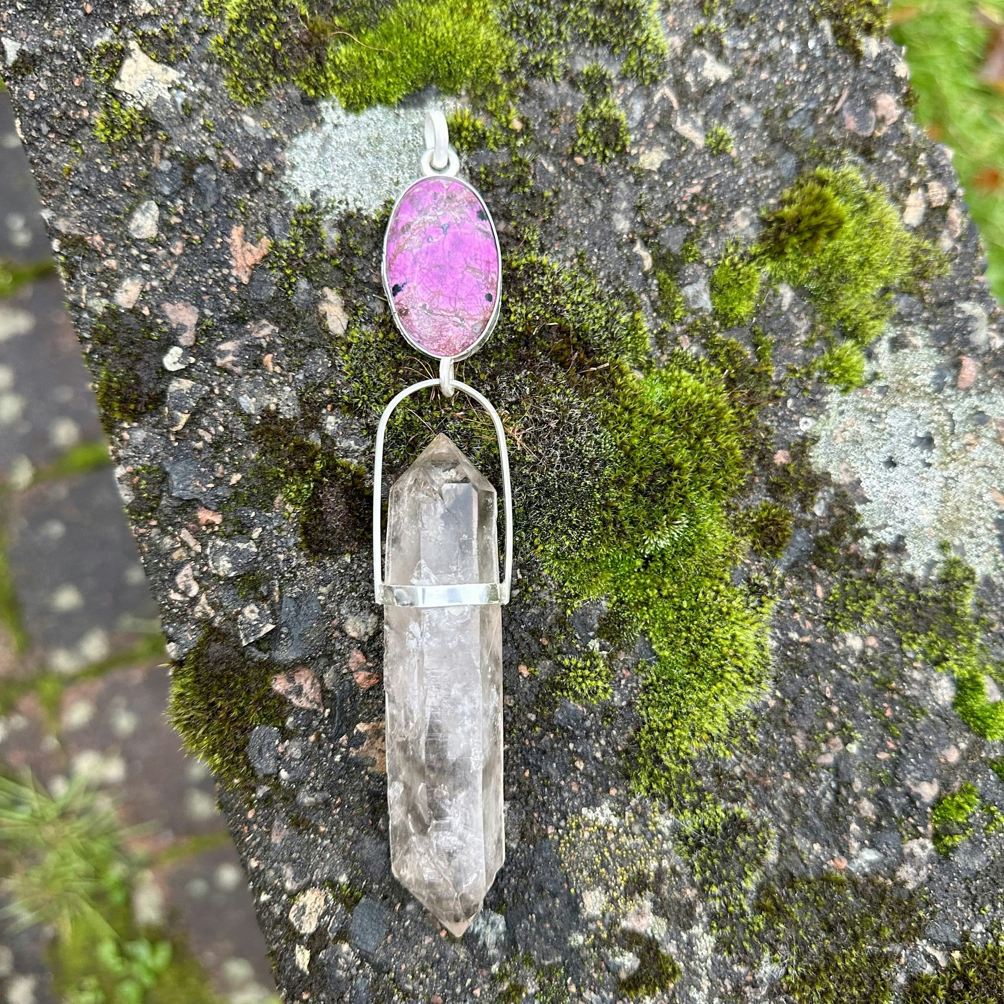 Rosa Kobolt Kalcit med magisk dubbelterminerad bergkristall från Himalaya