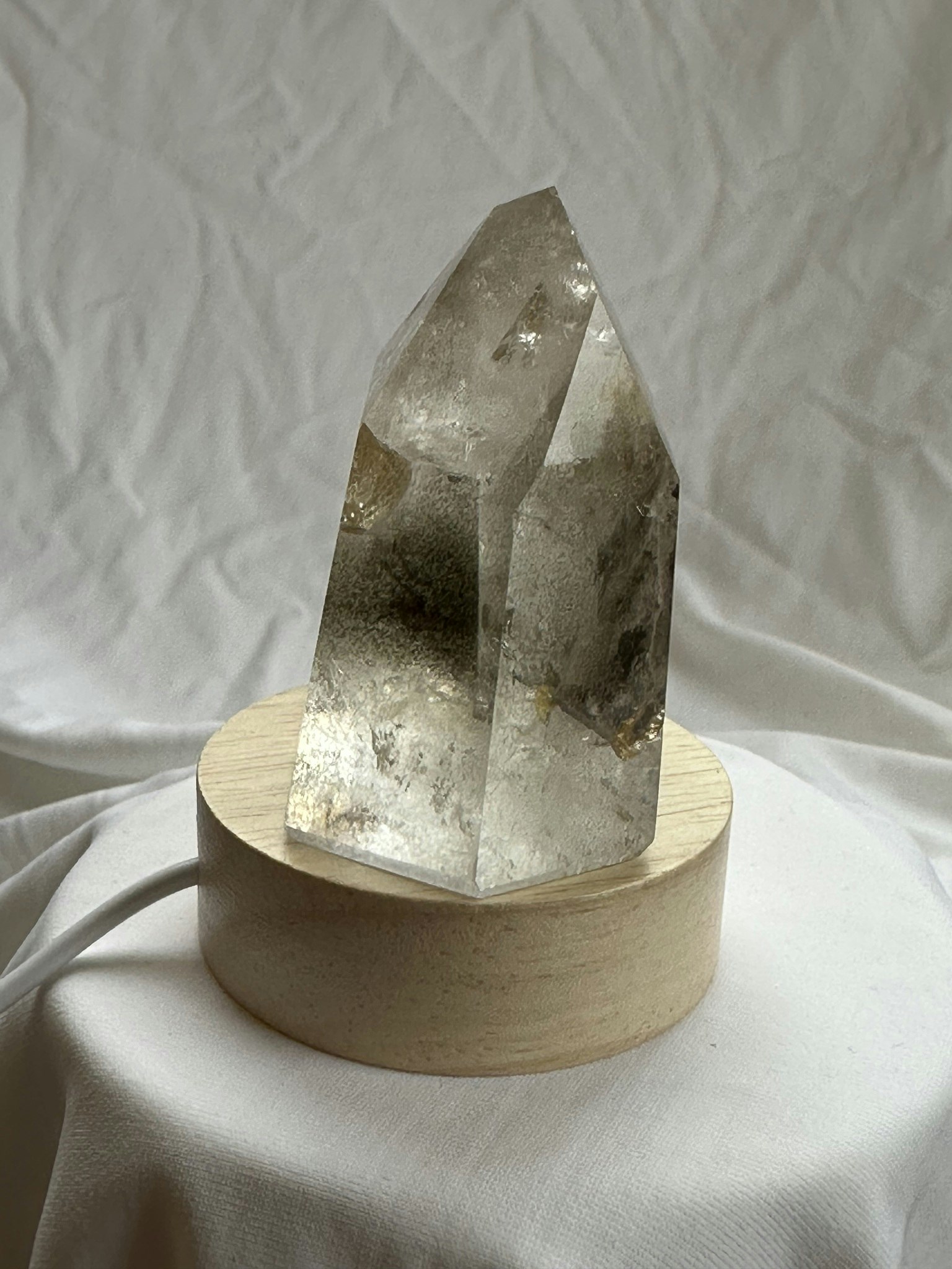 Fantastisk bergkristall spets med Lodolit och gilden healer