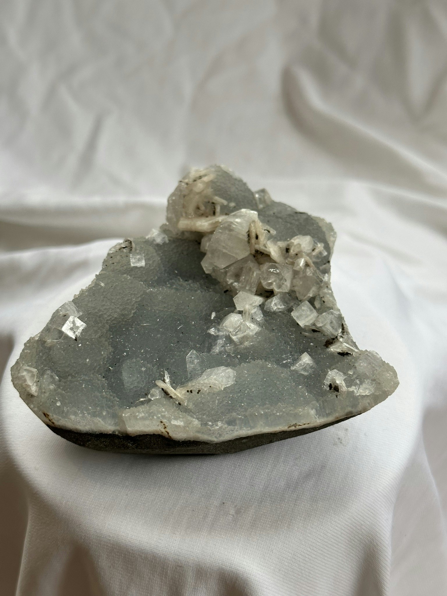 Spännande mineral med Apofylit från Poona Indien