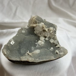 Spännande mineral med Apofylit från Poona Indien