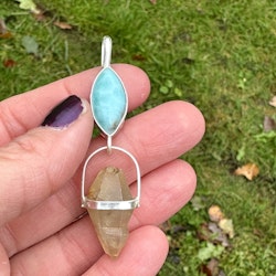 Larimar med rå safir