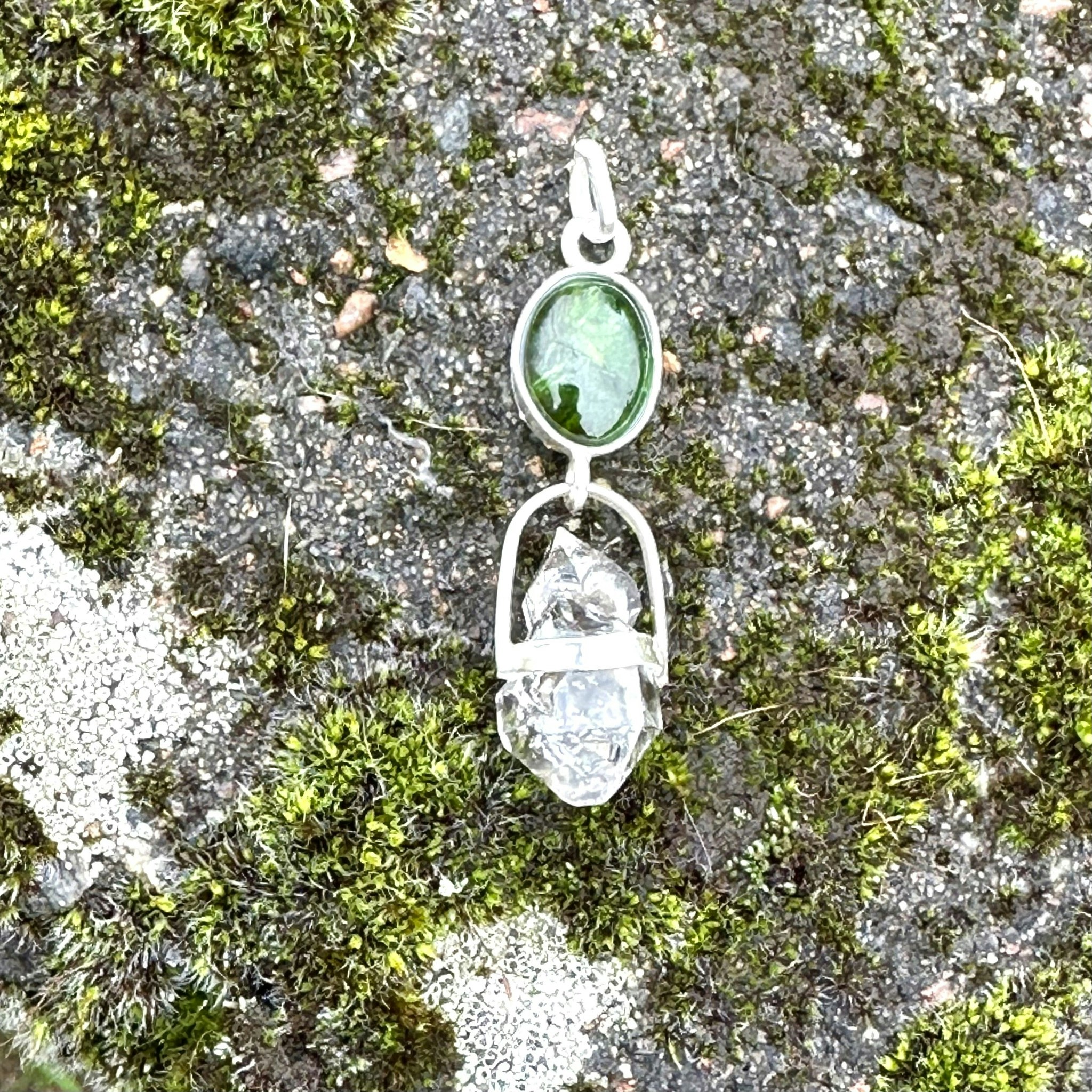 Grön turmalin med dubbel Herkimer diamant