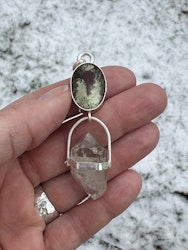 Grön ametist med dubbelterminerad bergkristall från Sverige