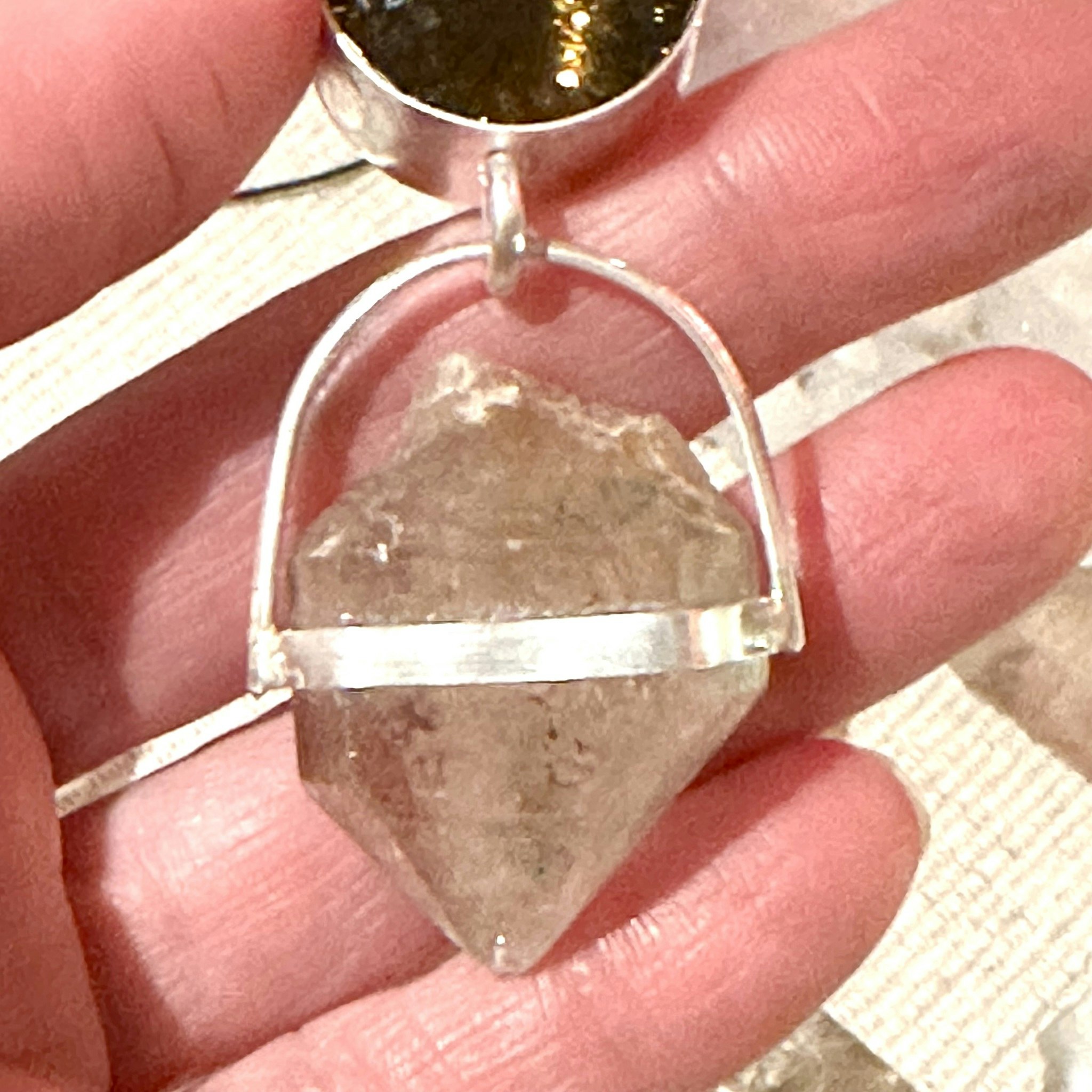 Honey quartz med dubbelterminerad Enhydro från Himalaya