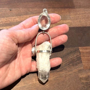 Quartz crystal with candle quartz