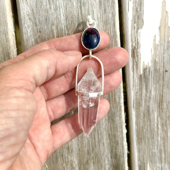 Quan Yin, Black opal with clear quartz Vogel