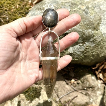 Soul whisperer- Masterpiece  Star sapphire with Citrine Vogel crystal