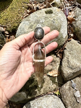 Soul whisperer- Masterpiece  Star sapphire with Citrine Vogel crystal