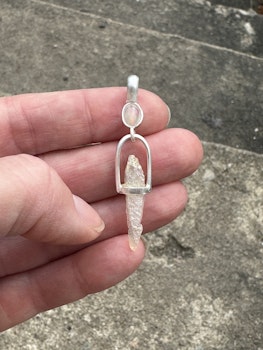 Isis-Divine soul essence - Velo Opal with raw Opal