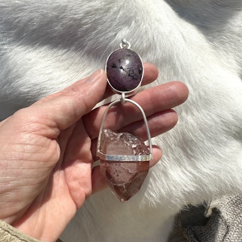 Fire Oracle- Star Ruby with Red Quartz. She comes with fire, fire is all around her. She dances with the fire and her whole being is lit up by fire.  She is the fire Godess embodied, she comes with th