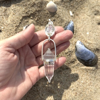 Sha’as - gates of light- Golden Beryll with inclusions with clear Quartz Vogel crystal