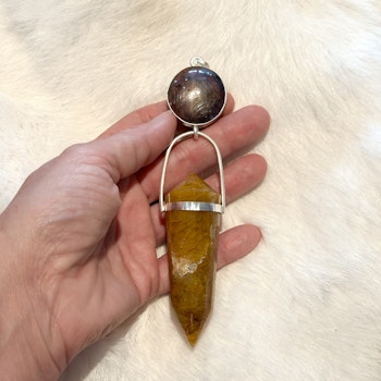 Mother Earth master healer- large Star Ruby with Golden Healer Vogel.