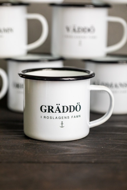 Enamel mug Gräddö