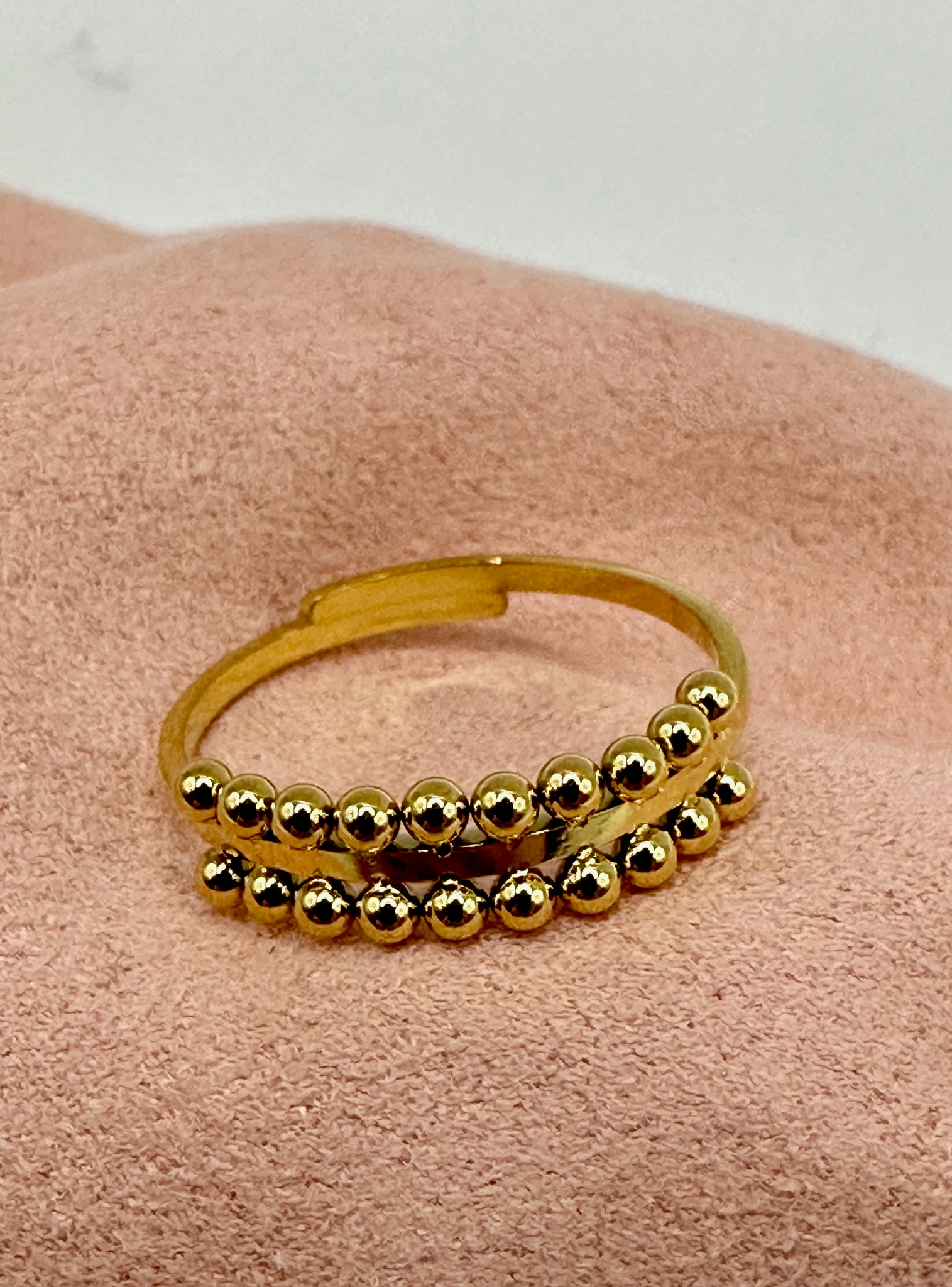 Stål justerbar ring med prickig kant - guld