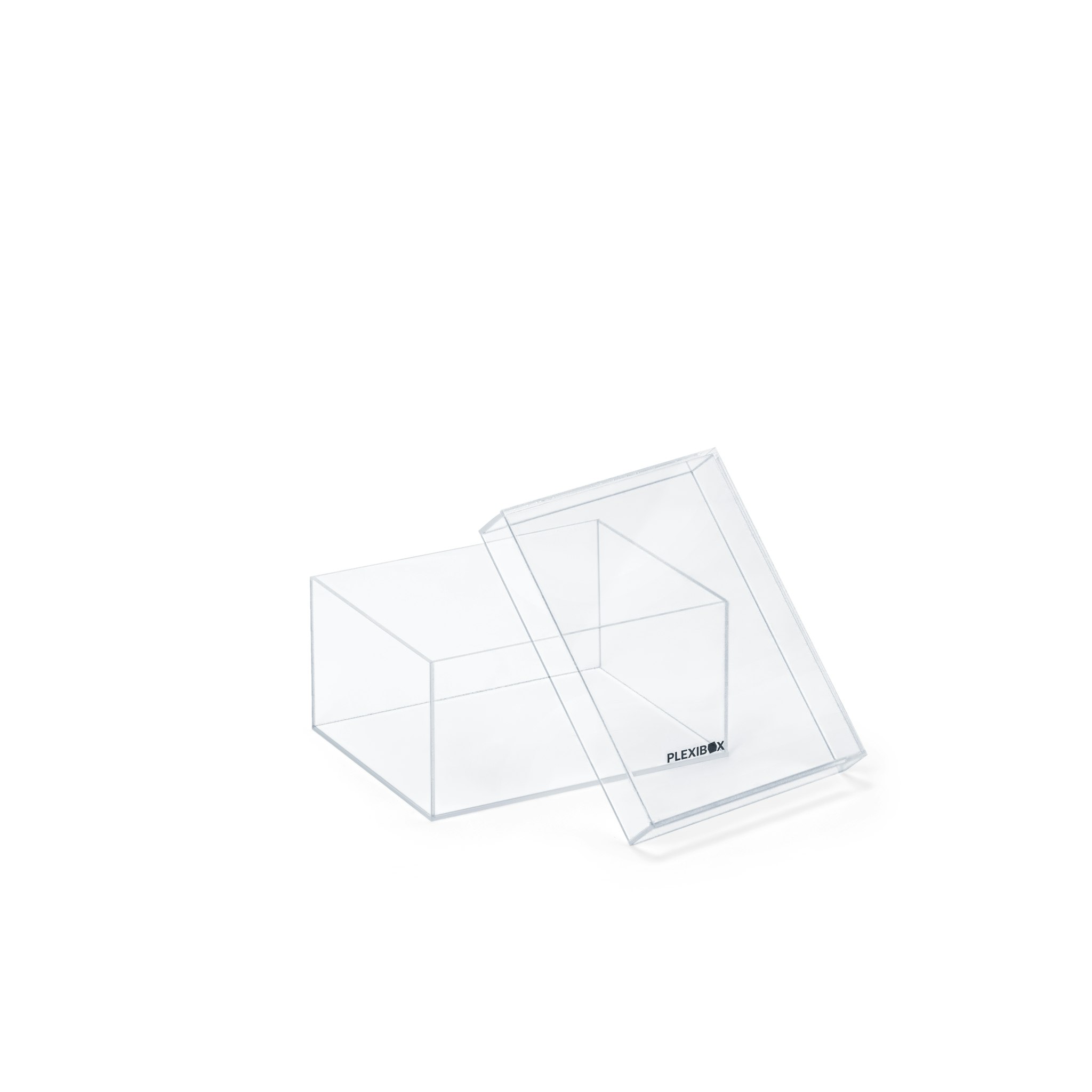 Barnboxen är gjord av akryl (plexiglas). Den kan användas som en inredningsdetalj och förvaring av barnets första par skor eller annat som man önskar att föreviga i boxen. Måtten är L210xB170H105mm.