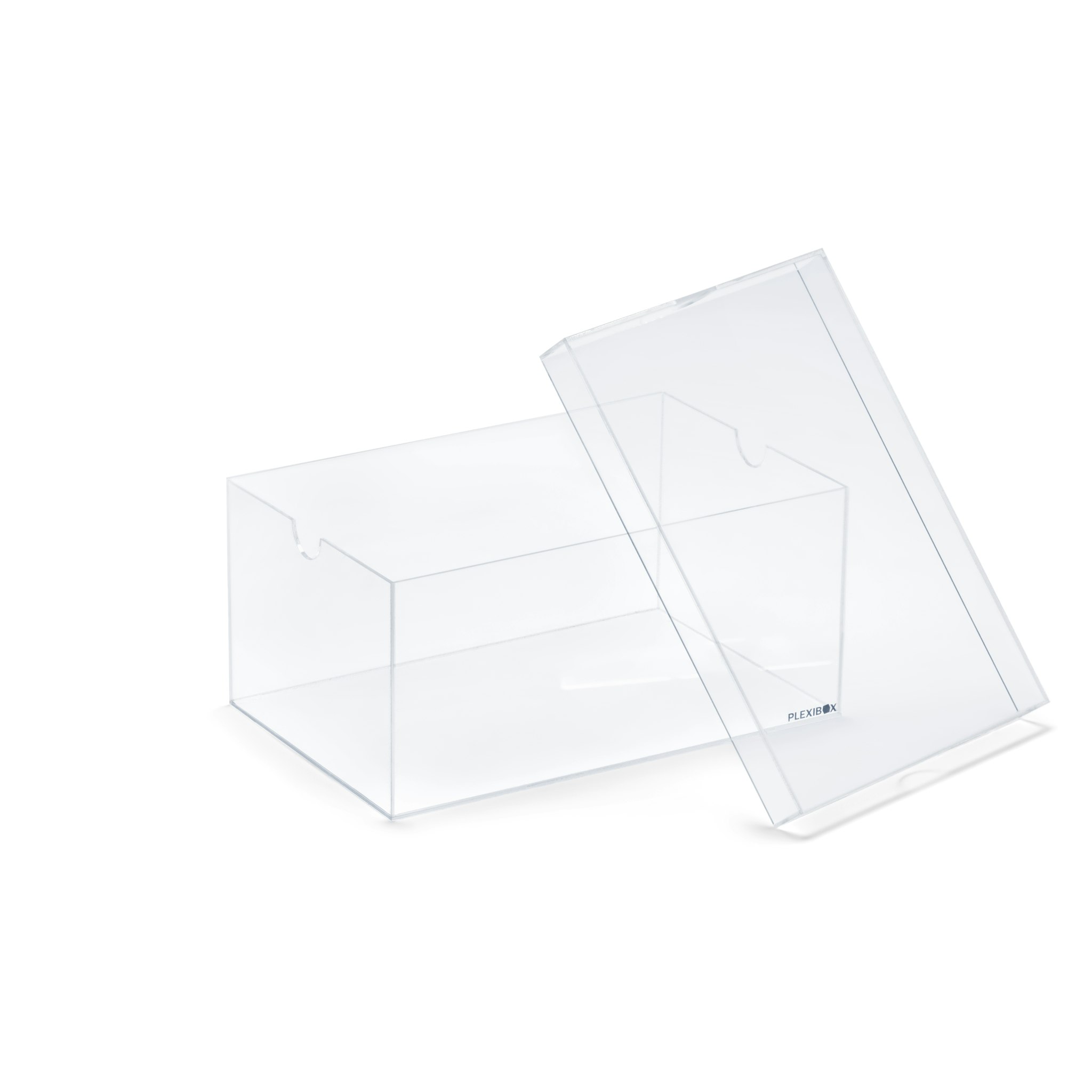 Sneakerboxen är gjord av akryl (plexiglas). Den kan användas som en inredningsdetalj och förvaring för exklusiva sneakers eller annat som man önskar att föreviga i boxen. Måtten är L360xB260H175mm.