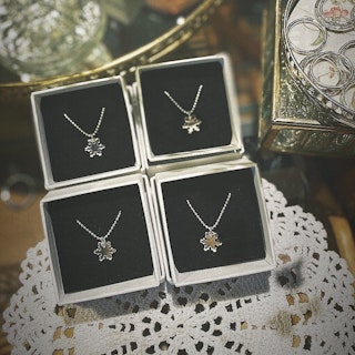Halsband SNÖFLINGA