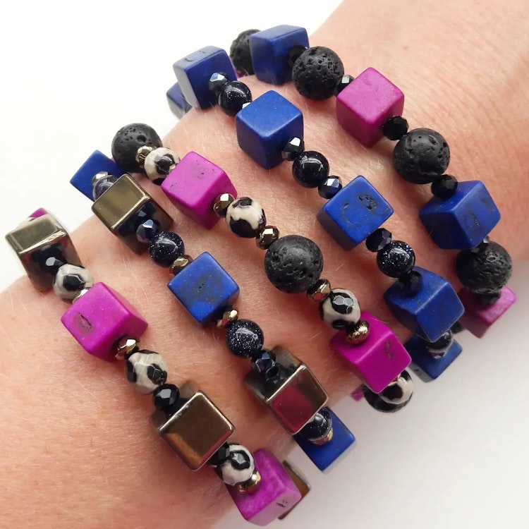 Elastiskt armband | Syntetisk turkos & blå guldsten