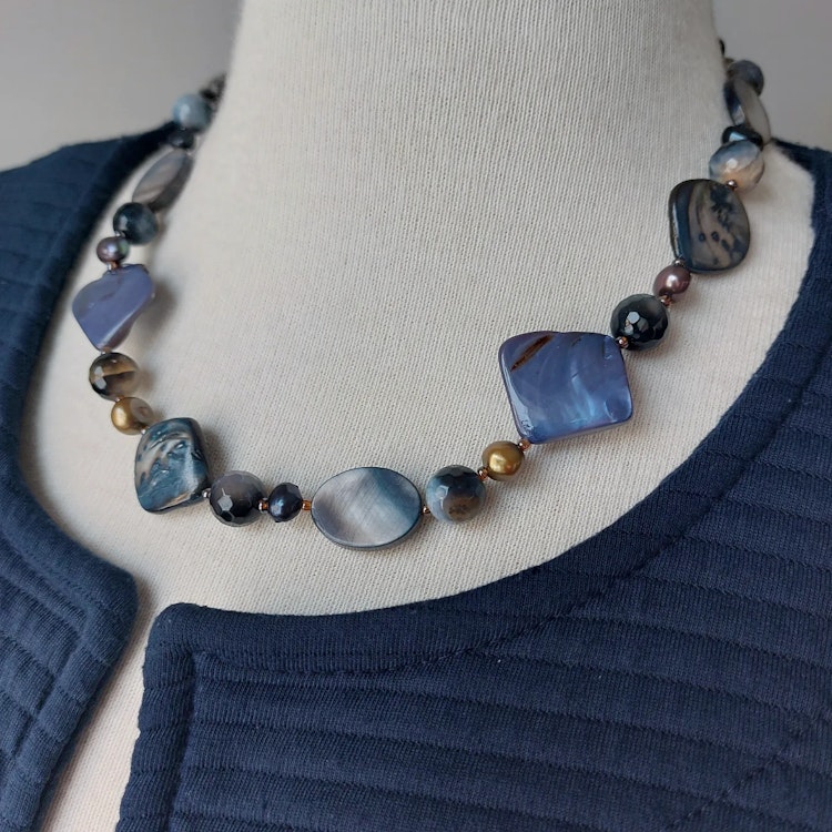 Halsband | Snäckskal, agat & sötvattenspärlor