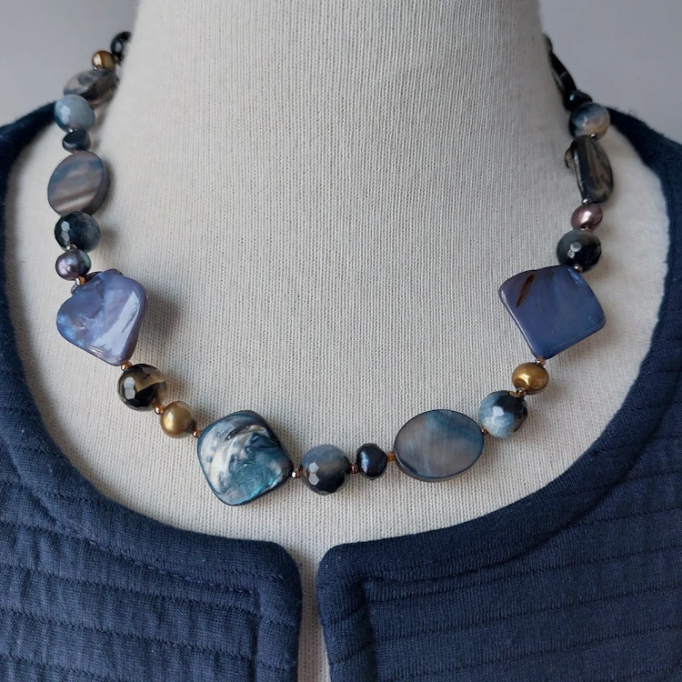 Halsband | Snäckskal, agat & sötvattenspärlor