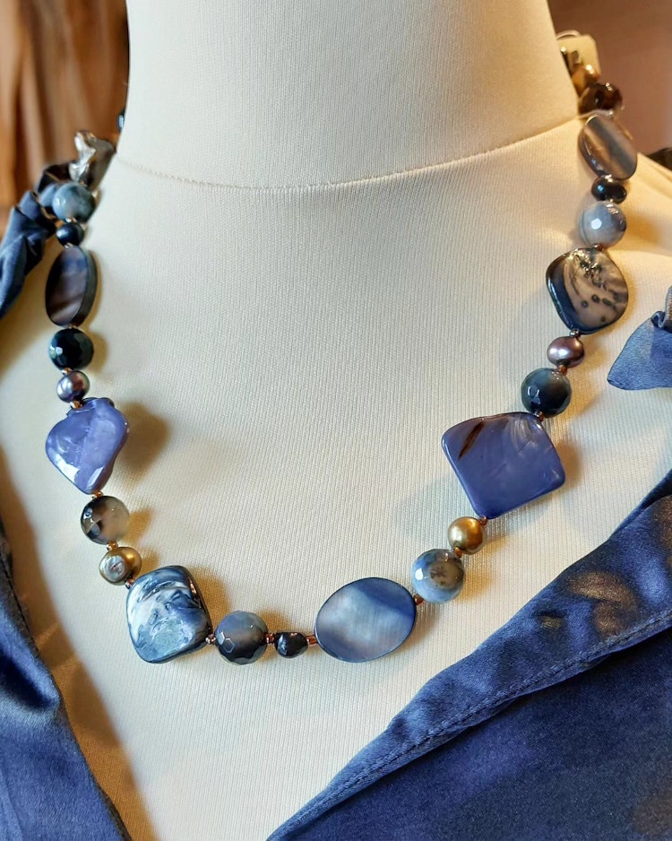 Halsband | Snäckskal, agat & sötvattenspärlor