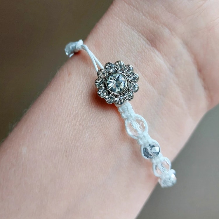 Makraméarmband med knapp | Glas
