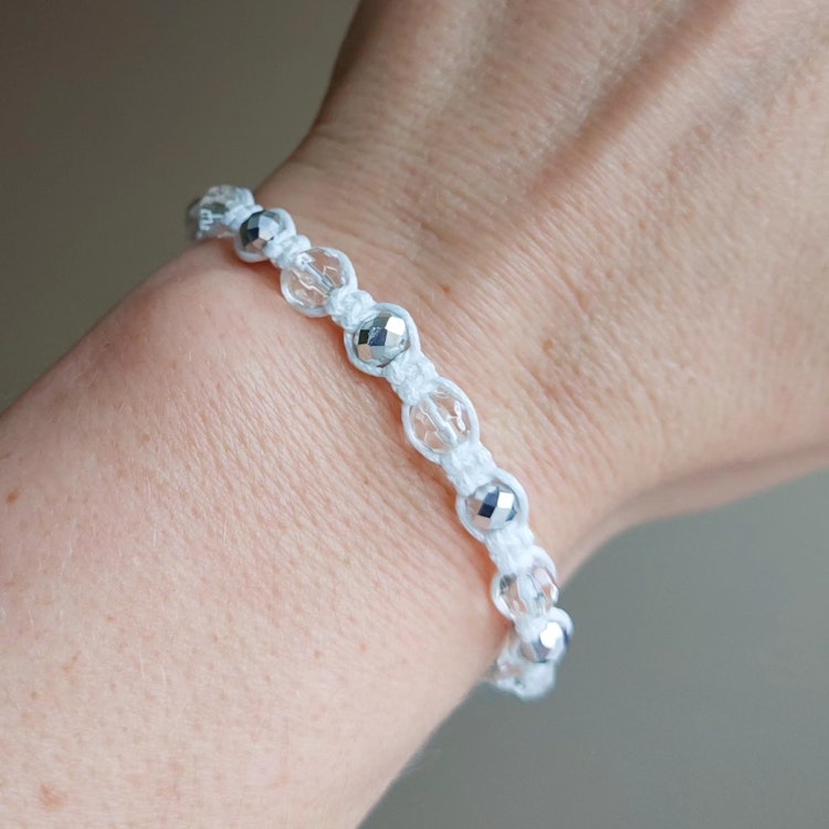 Makraméarmband med knapp | Glas
