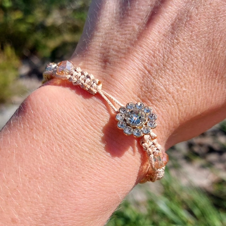 Makraméarmband med knapp | Glas