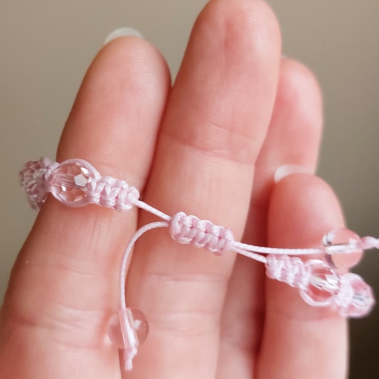 Barnarmband makramé Rosa Bandet | Glas
