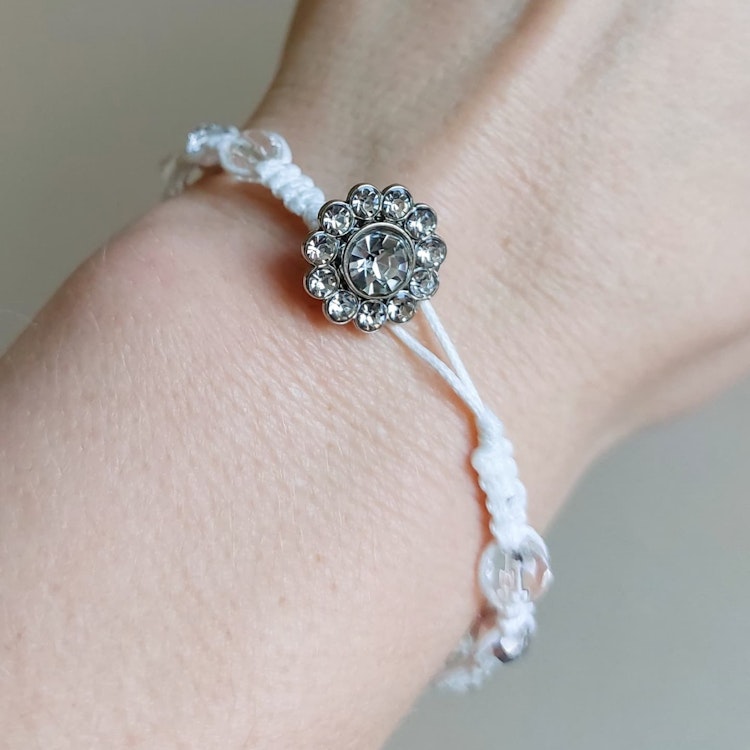 Makraméarmband med knapp | Glas