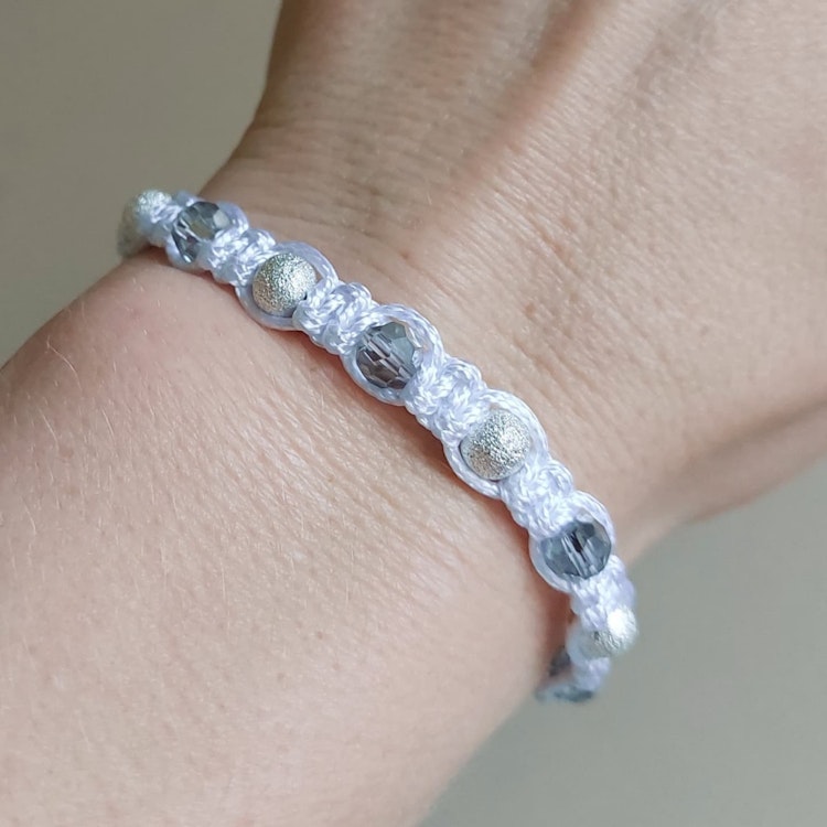 Makraméarmband med knapp | Glas