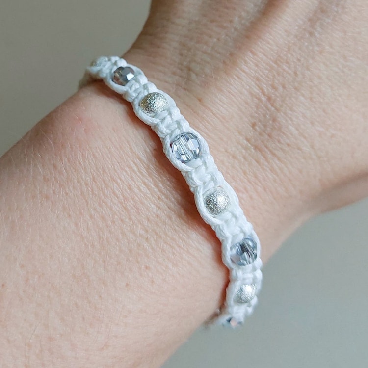 Makraméarmband med knapp | Glas