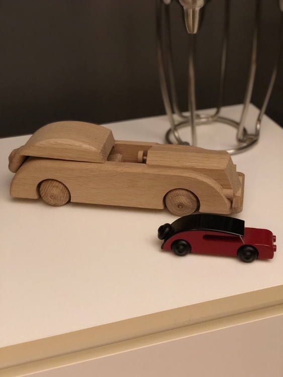 Bil, sedan, liten, svart/röd, Kay Bojesen, träfigur, limousine 32 cm