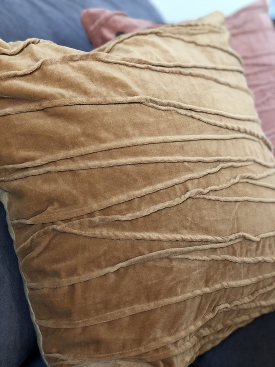 Kuddfodral Traces, gul, Jakobsdals textil, 50x50 cm
