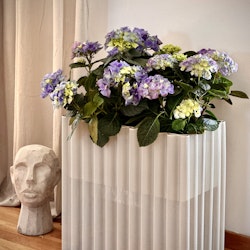 Blombänk/förvaring i metall, ljusgrå, höjd 45 cm, Hübsch