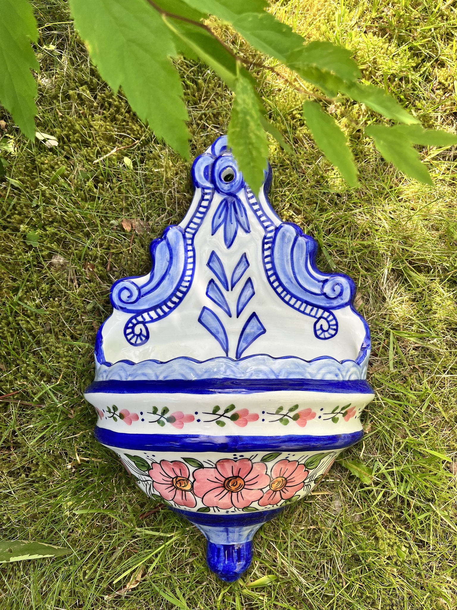 SÅLD Väggkruka, fontän spansk keramik handmålad